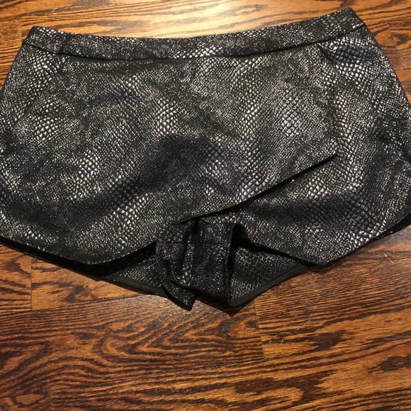 Express Printed Shorts - Picture 3 of 5